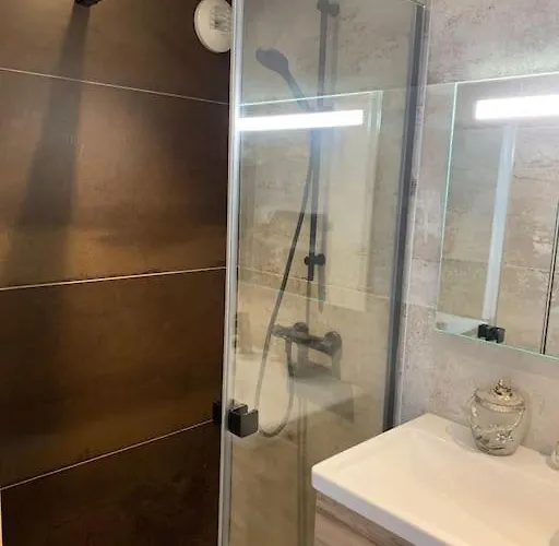 Le Sarana : 75m2, Calme, Belle Vue Avec Terrasse. Appartamento