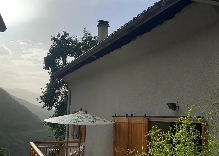 Le Sarana : 75m2, Calme, Belle Vue Avec Terrasse.