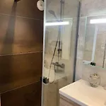 Le Sarana : 75m2, Calme, Belle Vue Avec Terrasse. Apartmán