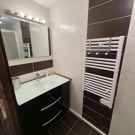 Le Sarana : 75m2, Calme, Belle Vue Avec Terrasse.