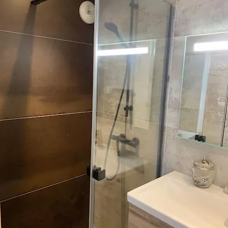 Le Sarana : 75m2, Calme, Belle Vue Avec Terrasse. Apartment