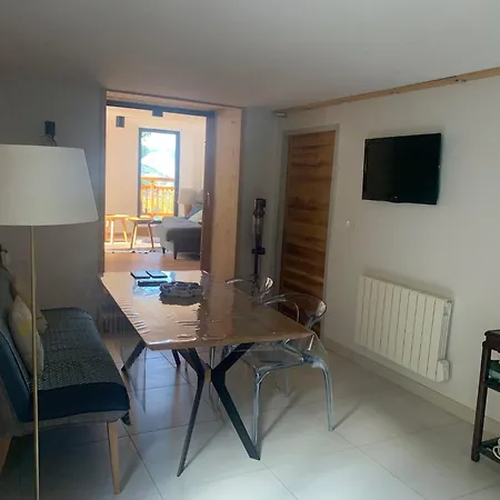 Le Sarana : 75m2, Calme, Belle Vue Avec Terrasse. *