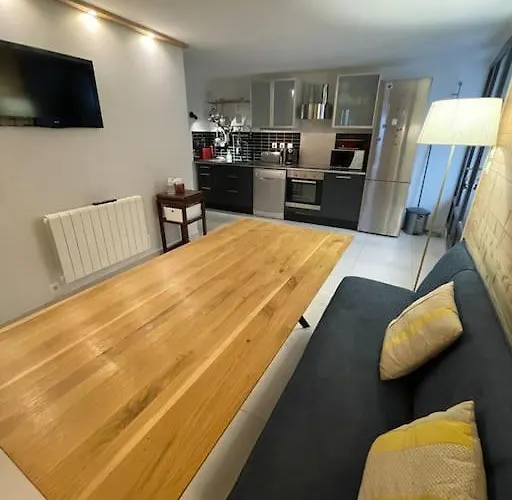 Le Sarana : 75m2, Calme, Belle Vue Avec Terrasse. *