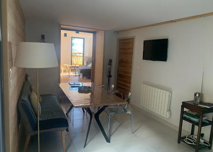 Le Sarana : 75m2, Calme, Belle Vue Avec Terrasse. *